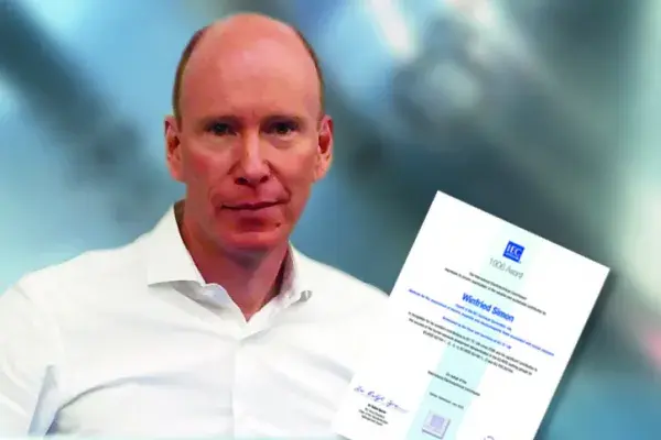 Mr Simon Receives the IEC 1906 Award 2022